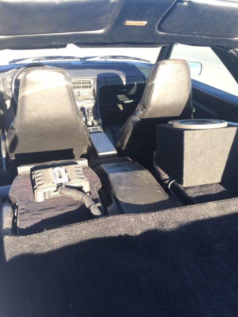 1985 White Porsche 928 Coupe