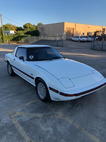 1985 White Mazda RX-7 Coupe