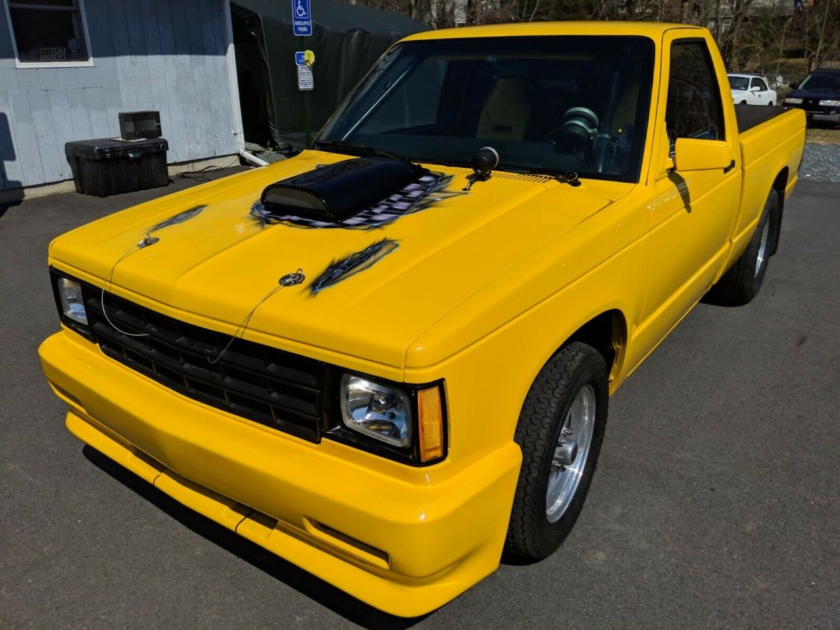 1985 Yellow Chevrolet S-10 Standard Cab Pickup