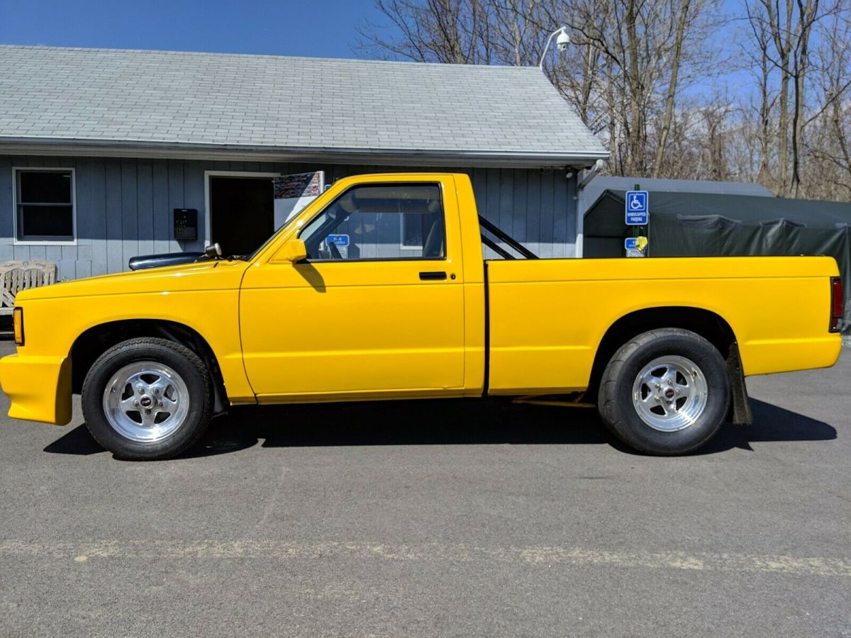 1985 Yellow Chevrolet S-10 Standard Cab Pickup