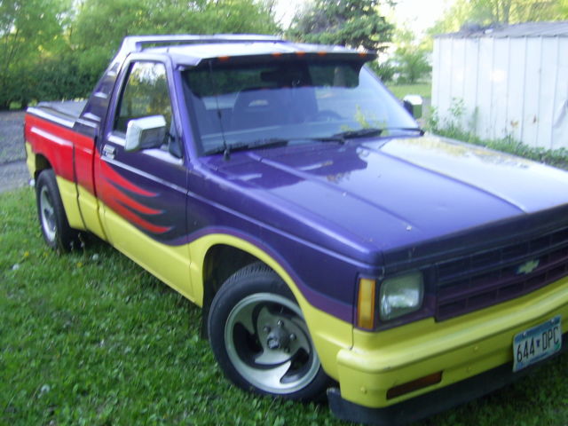 1985 White Chevrolet S-10 Standard Cab Pickup