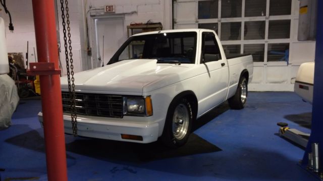 1985 White Chevrolet S-10 Standard Cab Pickup