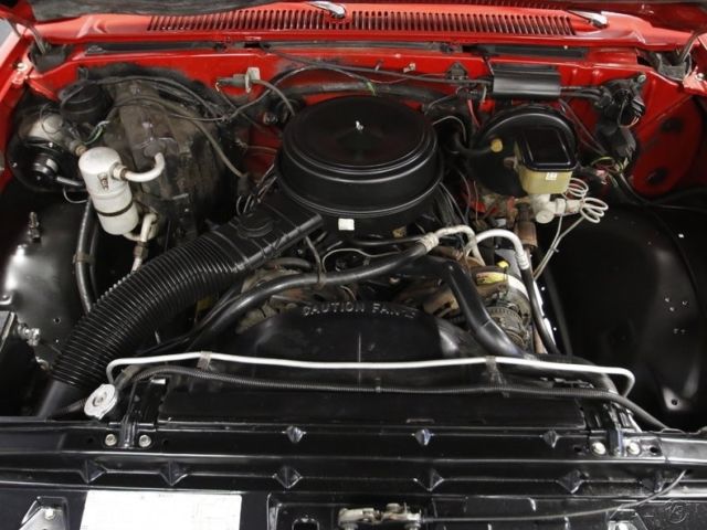 1985 Red Chevrolet C10