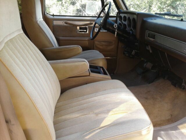 1985 Tan and Brown GMC Suburban SUV