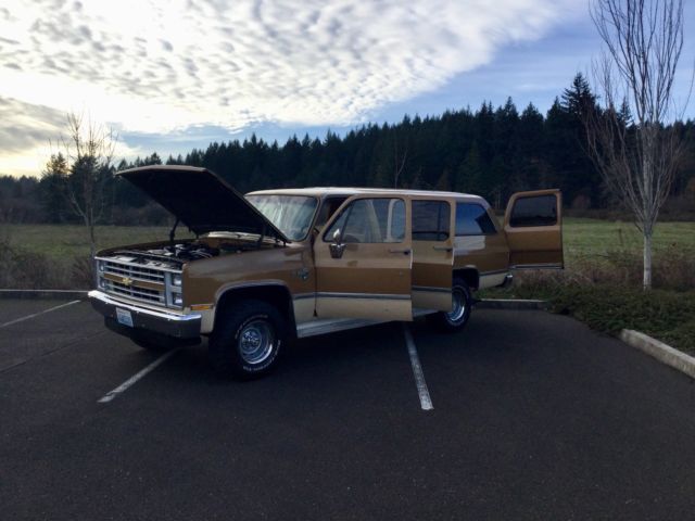 1985 Gold Chevrolet Suburban SUV