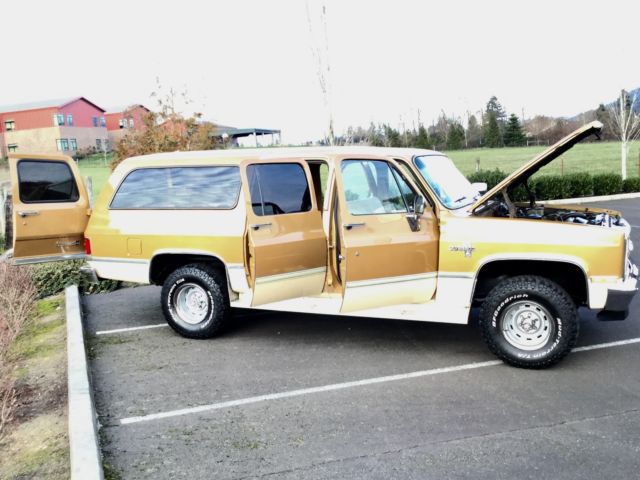 1985 Gold Chevrolet Suburban SUV