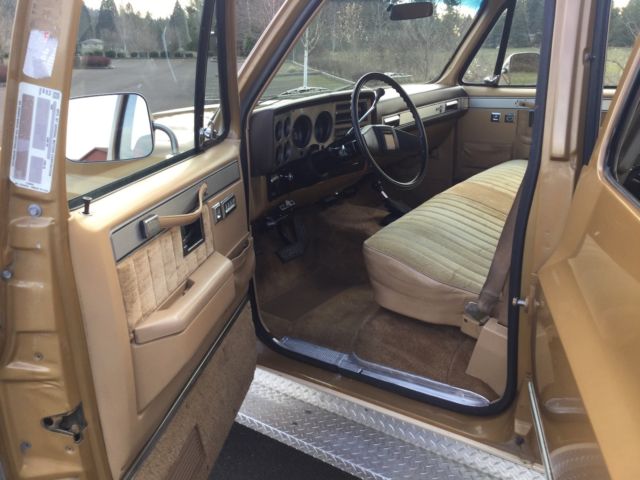 1985 Gold Chevrolet Suburban SUV
