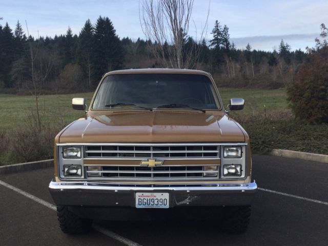 1985 Gold Chevrolet Suburban SUV