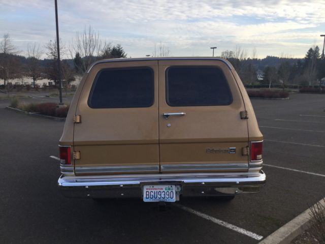 1985 Gold Chevrolet Suburban SUV