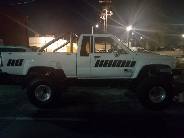 1985 PEARL WHITE Toyota Other Extended Cab Pickup