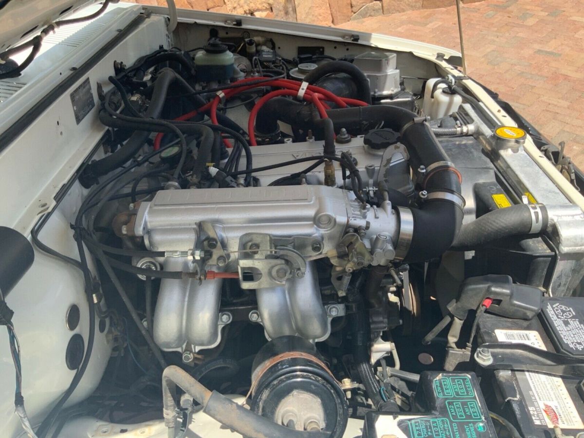 1985 White Ford F-150 Extended Cab Pickup