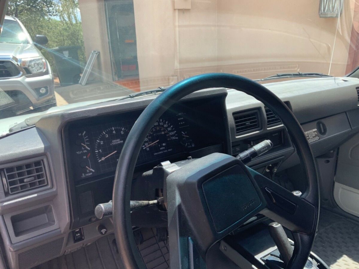 1985 White Ford F-150 Extended Cab Pickup