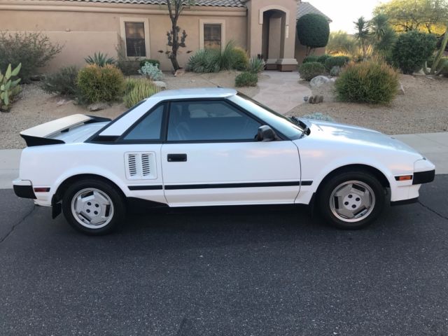 1985 White Toyota MR2 Coupe
