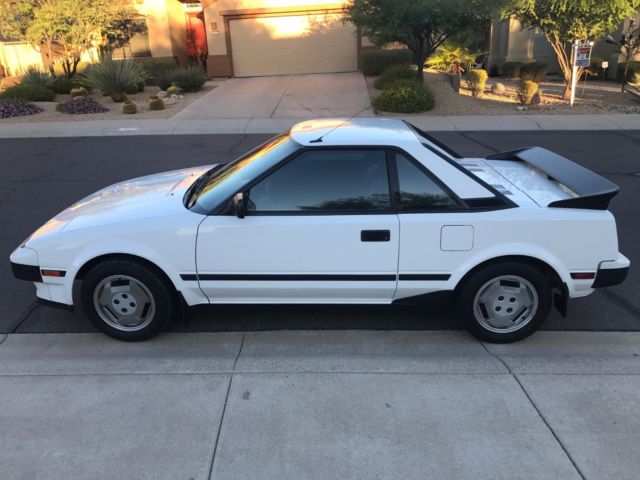 1985 White Toyota MR2 Coupe