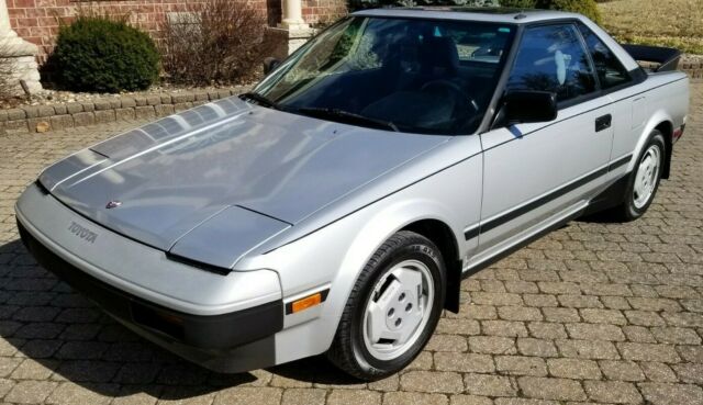 1985 Silver Toyota MR2 Coupe