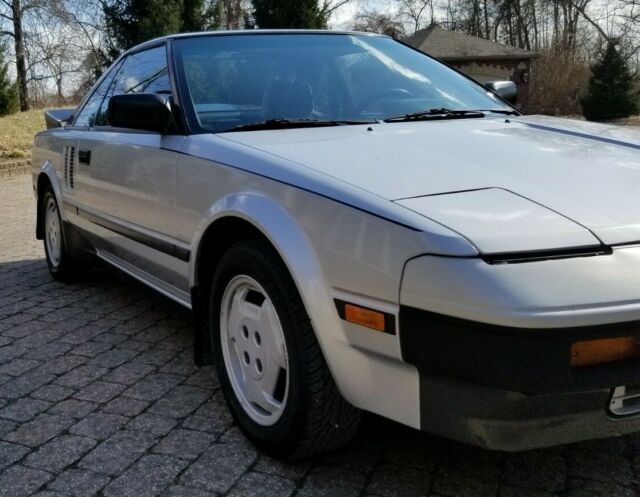 1985 Silver Toyota MR2 Coupe