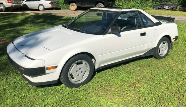 1985 White Toyota MR2 Coupe