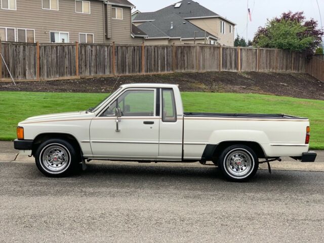 1985 White Toyota Pickup Extended Cab Pickup