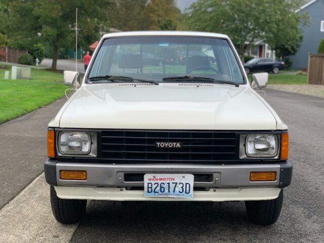 1985 White Toyota Pickup Extended Cab Pickup