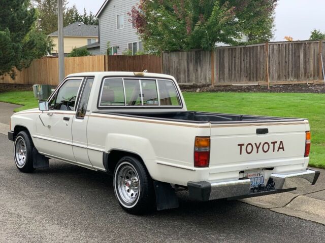 1985 White Toyota Pickup Extended Cab Pickup