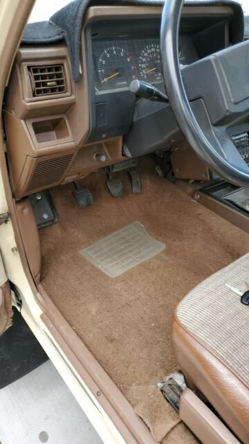 1985 Tan Toyota Pickup