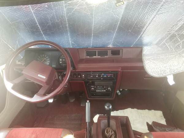 1900 White Toyota Van Minivan