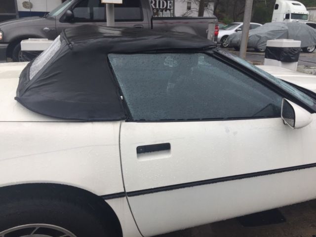 1985 White Chevrolet Corvette Convertible