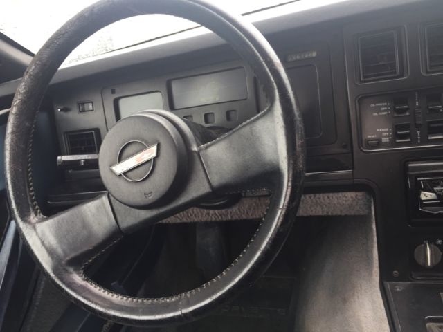 1985 White Chevrolet Corvette Convertible