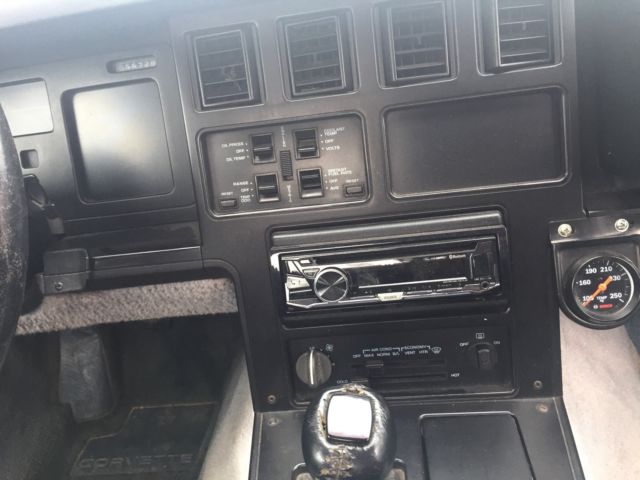 1985 White Chevrolet Corvette Convertible