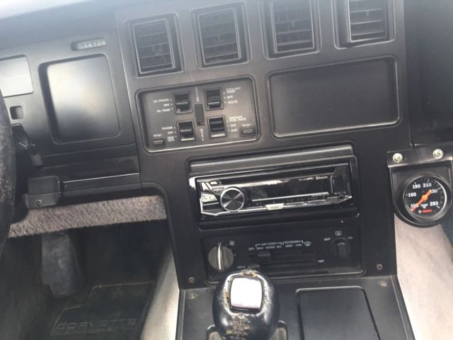 1985 White Chevrolet Corvette Convertible