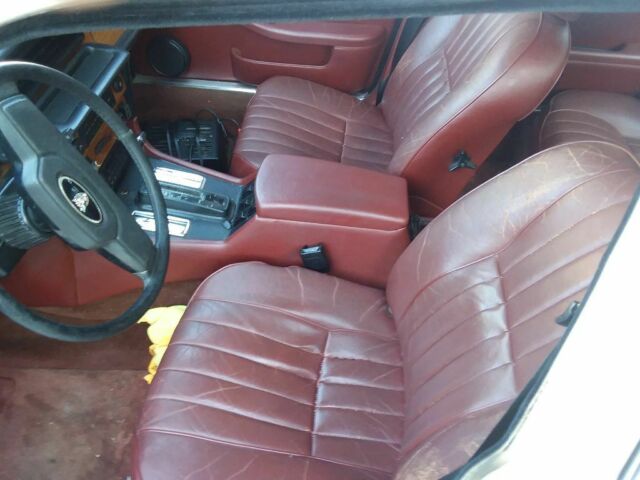 1985 White Jaguar XJ6 Sedan