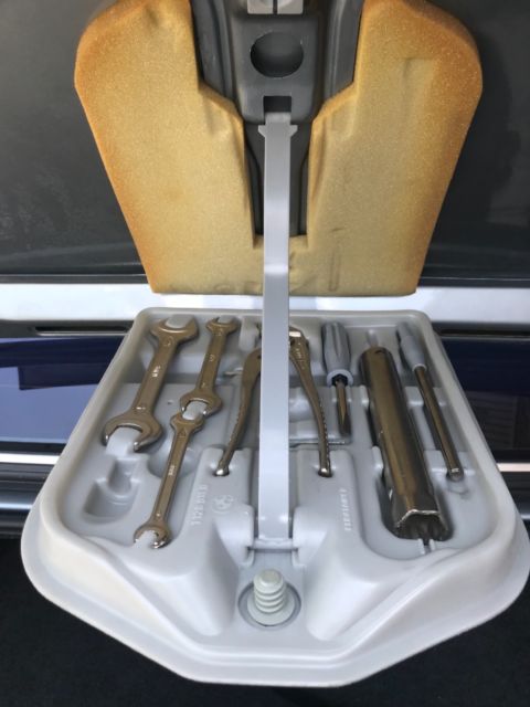 1986 Blue BMW 3-Series Sedan