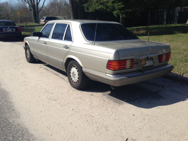 1986 Champagne Silver Mercedes-Benz 400-Series Sedan