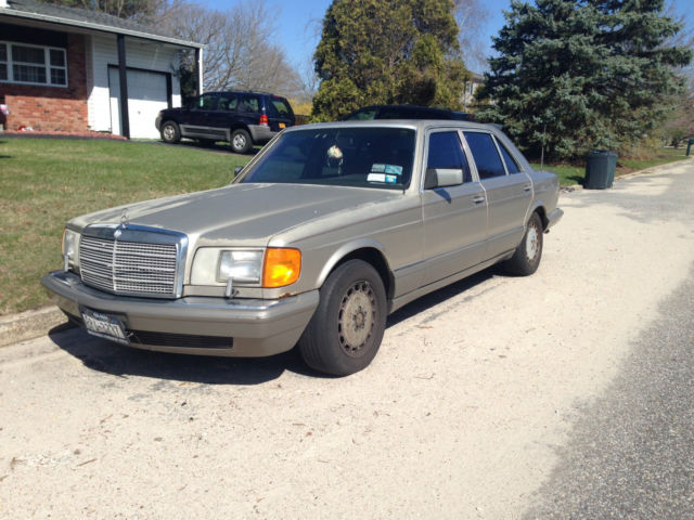 1986 Champagne Silver Mercedes-Benz 400-Series Sedan