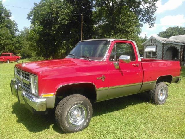 1986 RED/silver Chevrolet C/K Pickup 1500 Standard Cab Pickup