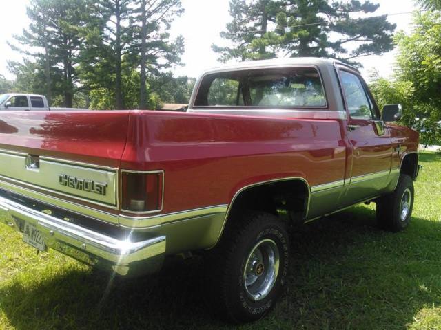 1986 RED/silver Chevrolet C/K Pickup 1500 Standard Cab Pickup