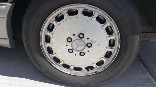 1986 Black Mercedes-Benz 500-Series Sedan