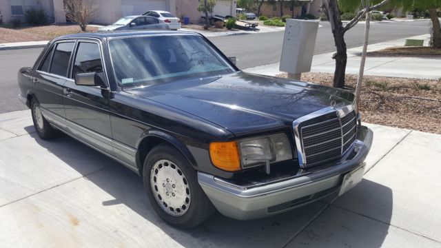 1986 Black Mercedes-Benz 500-Series Sedan