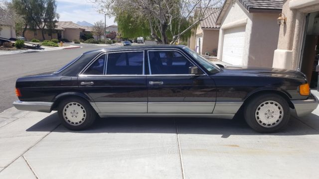 1986 Black Mercedes-Benz 500-Series Sedan