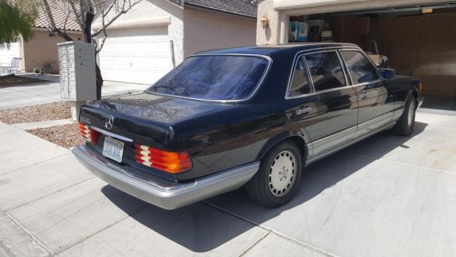 1986 Black Mercedes-Benz 500-Series Sedan