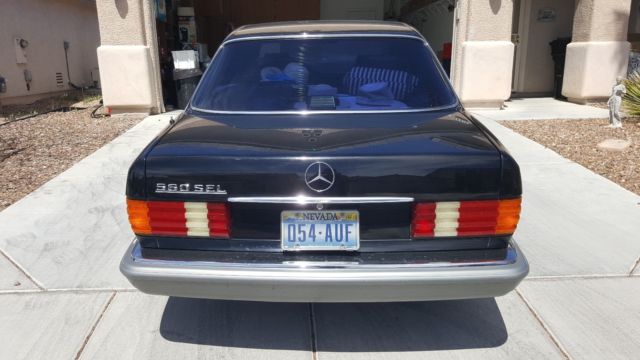 1986 Black Mercedes-Benz 500-Series Sedan