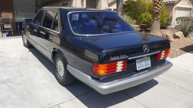 1986 Black Mercedes-Benz 500-Series Sedan