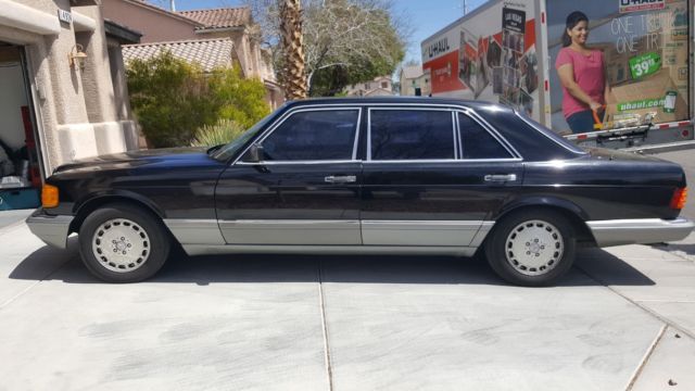 1986 Black Mercedes-Benz 500-Series Sedan
