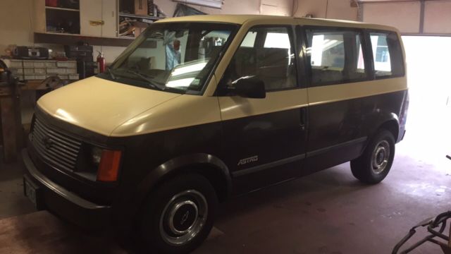1986 Brown Chevrolet Astro van