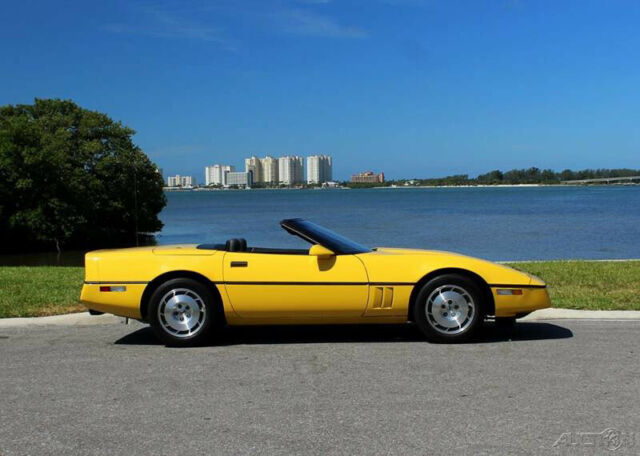 1986 Yellow Chevrolet Corvette