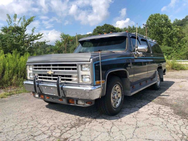 1986 Blue Chevrolet Suburban SUV