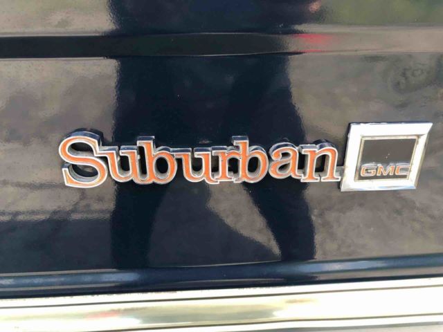 1986 Blue Chevrolet Suburban SUV