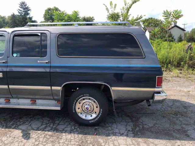 1986 Blue Chevrolet Suburban SUV