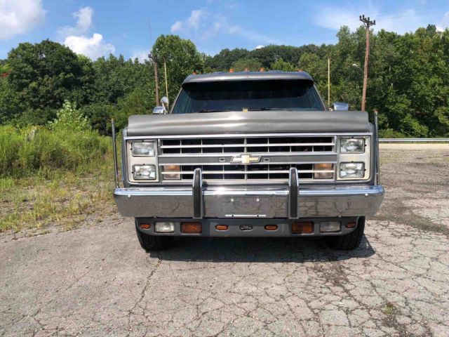 1986 Blue Chevrolet Suburban SUV