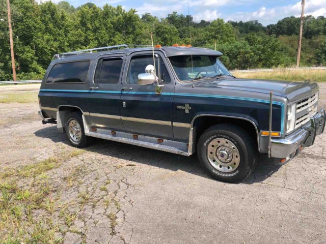 1986 Blue Chevrolet Suburban SUV